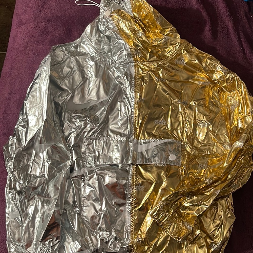 Nike wind breaker jacket